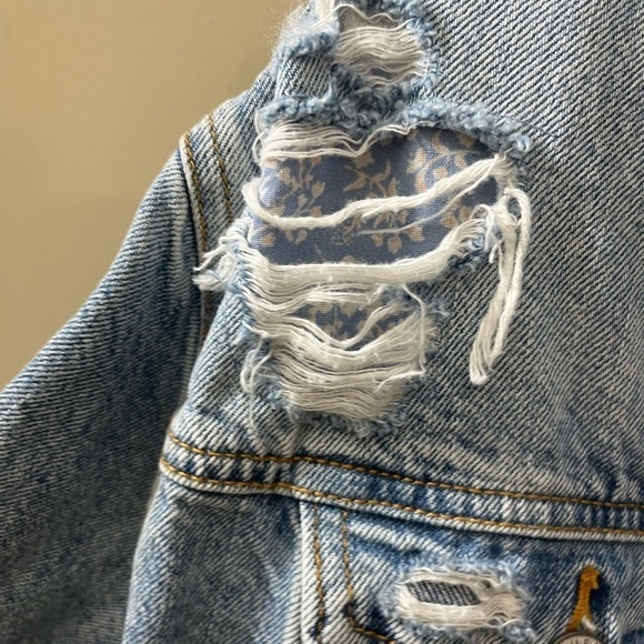 American Eagle Denim Jacket. Size XXS extra extra small. Excellent Condition! - Picture 4 of 11